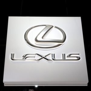 Емблема Lexus