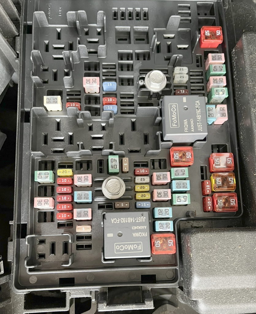 Фото коробки запобіжників F150 14G