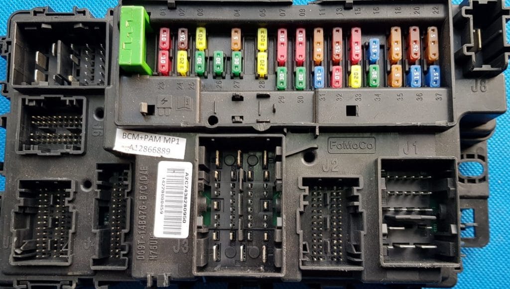 Фото агрегату в кабіні повного вигляду