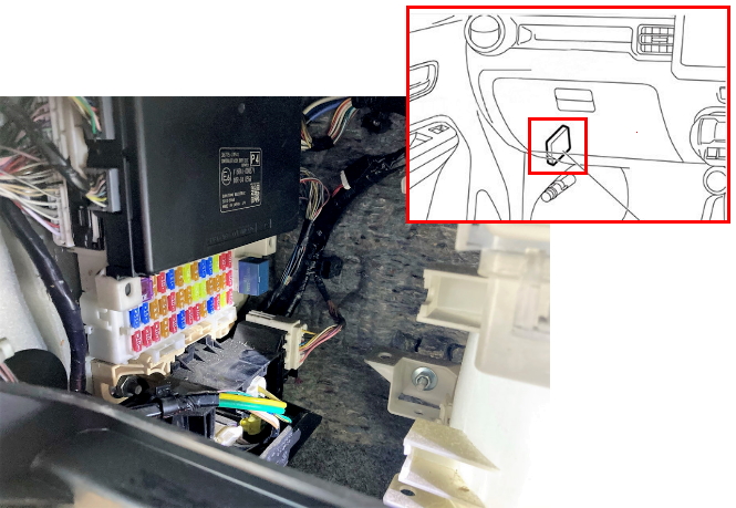 Розташування блоку запобіжників у салоні