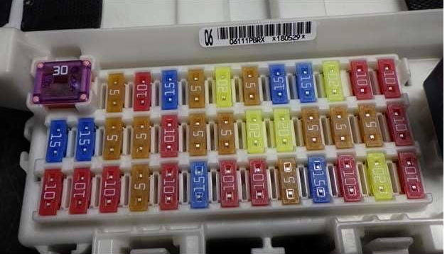 Фото блоку запобіжників