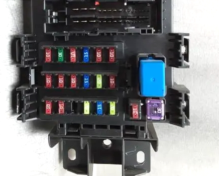 Фото блоку запобіжників