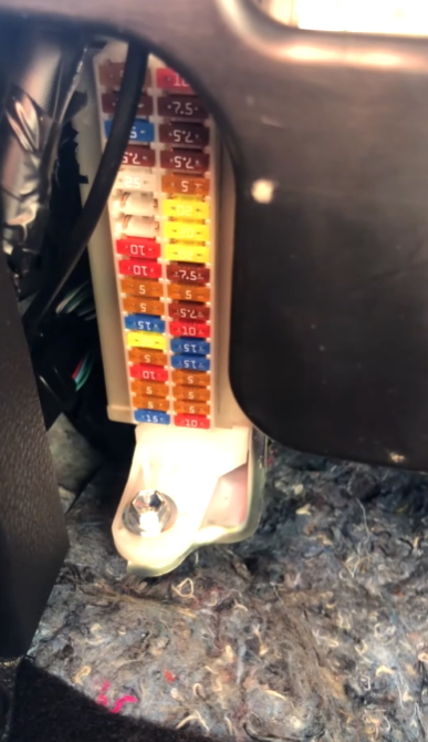 Фото блоку запобіжників