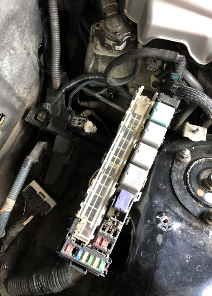 Фото блоку запобіжників Lexus gs 300 3G