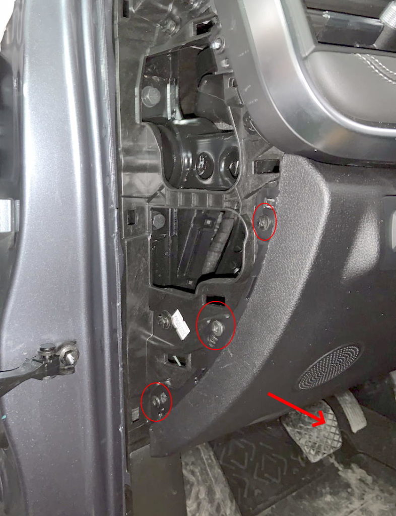 доступ до блоку запобіжників