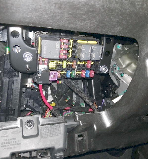 Фото блоку запобіжників