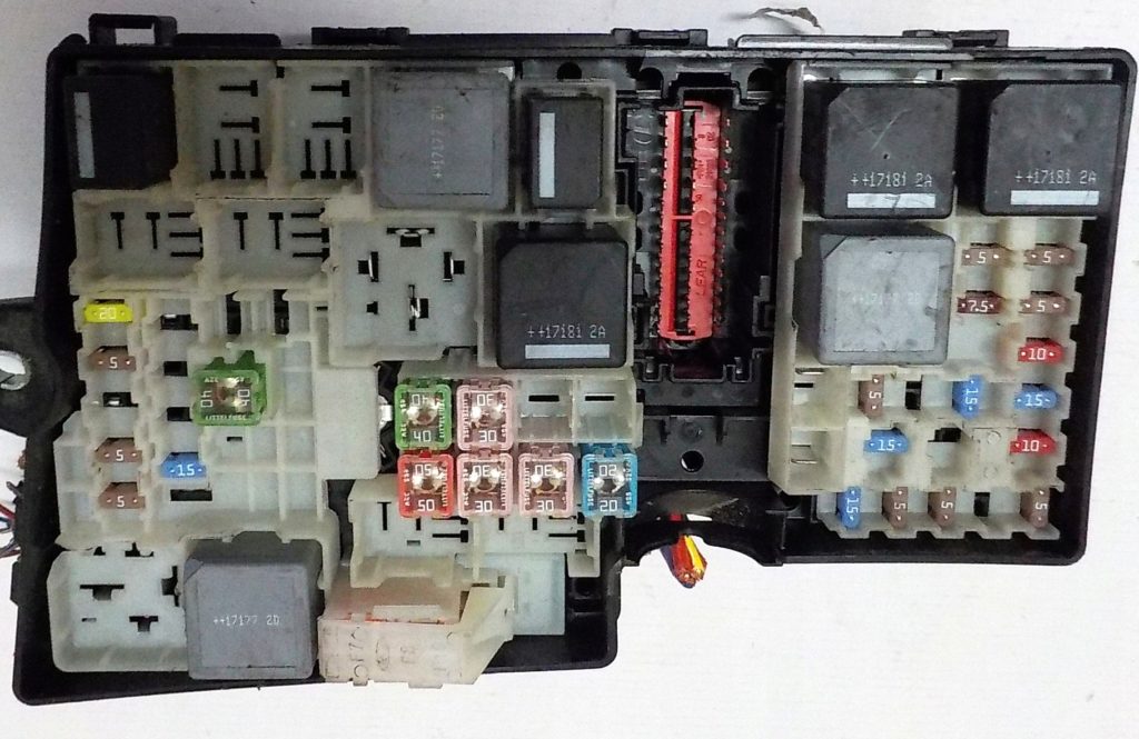 Фото блоку під капотом ford kuga 2
