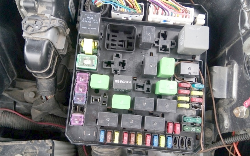 Розташування агрегату під капотом